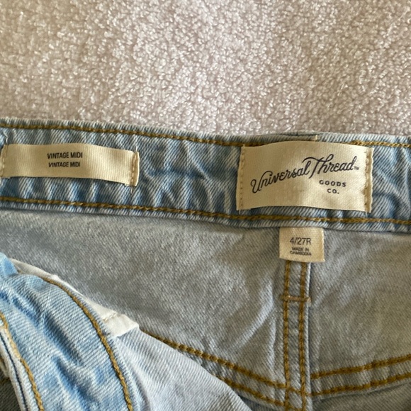 Universal Thread size 4 high rise shorts - Picture 2 of 13